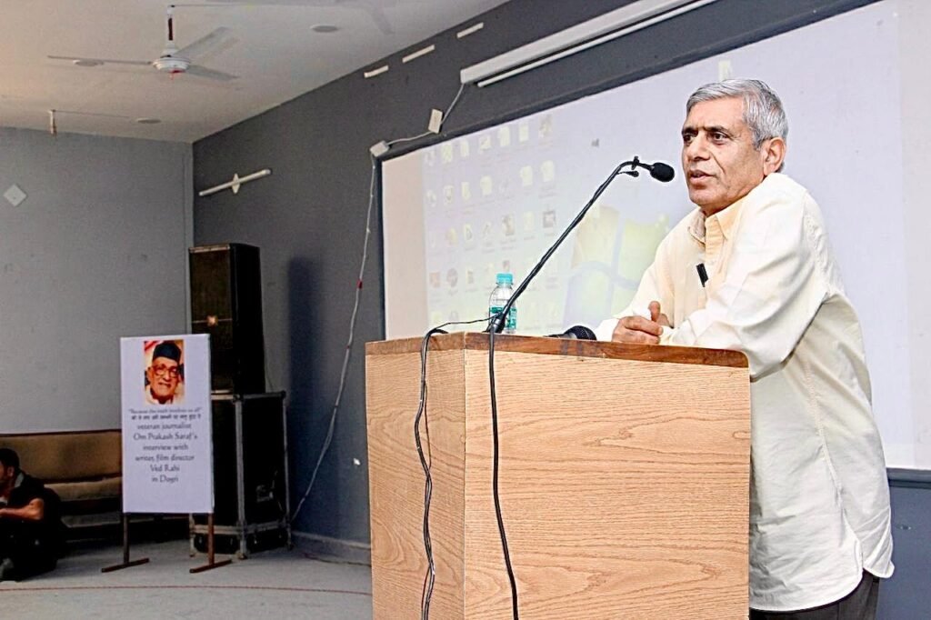 Nizammuddin Bhat Addressing a Seminar