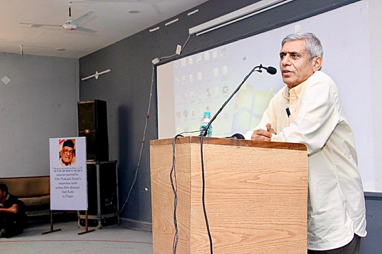 Nizammuddin Bhat Addressing a Seminar