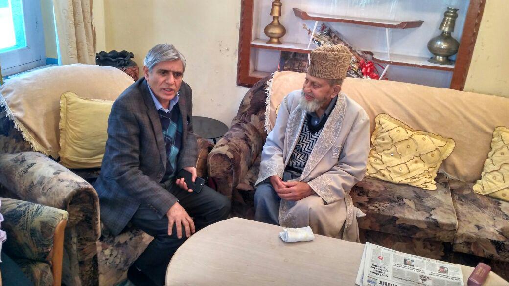 Nizamuddin Bhat meeting the then Mufti Azam Mufti Bashir-ud-din at Wakf Office in Srinagar